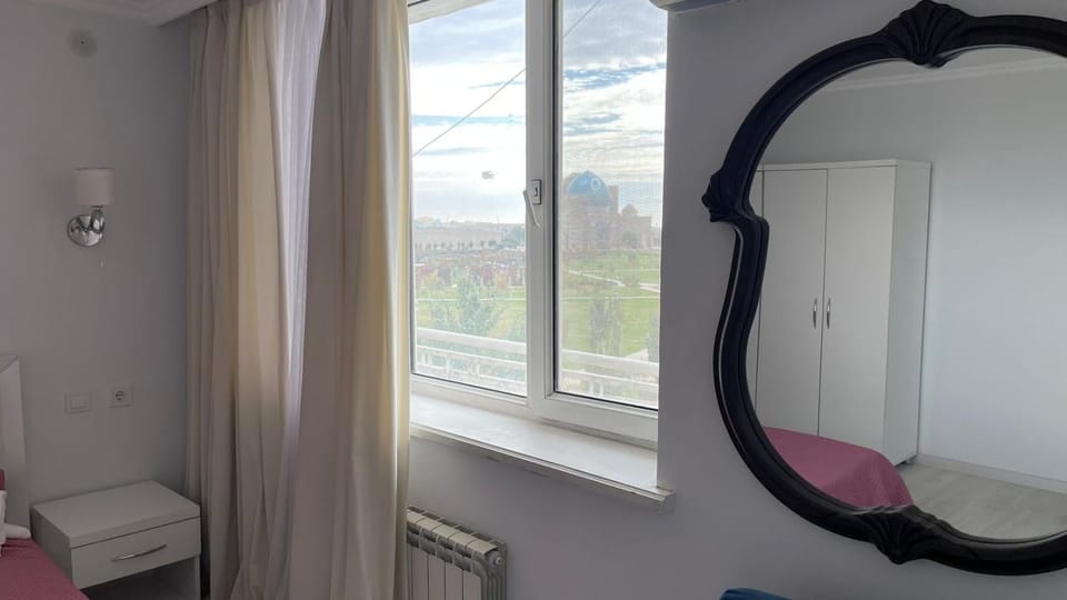 Photo of the whole room, Bedroom, internet