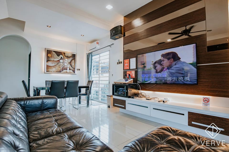 TV and multimedia, Living room, Seating area, Evening entertainment