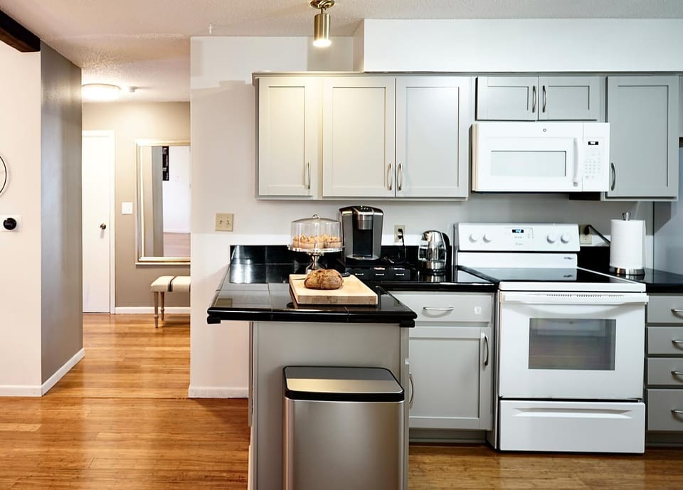 Coffee/tea facilities, Kitchen or kitchenette, minibar, pet friendly, stove