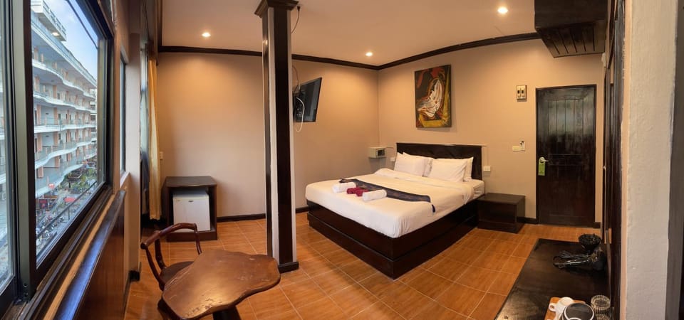 Bed, Photo of the whole room, Bedroom, towels