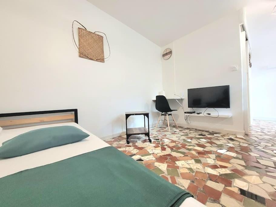 Ti Jacques Beau Studio Hypercentre St Denis Apartment in Saint-Denis