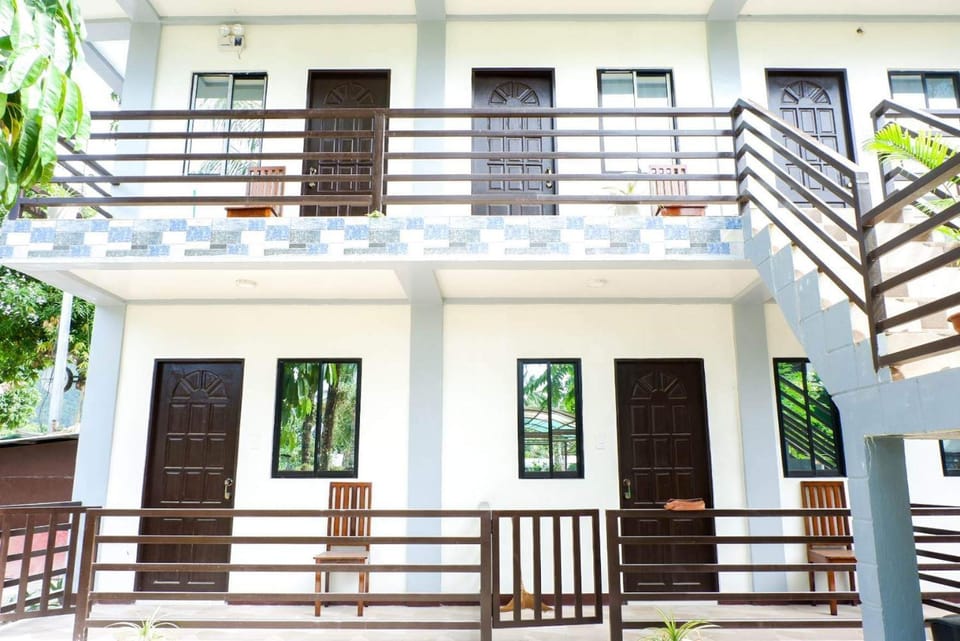 Property building, Day, Balcony/Terrace