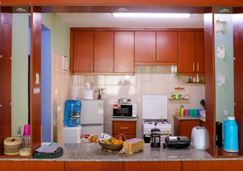 Coffee/tea facilities, Kitchen or kitchenette, stove, toaster
