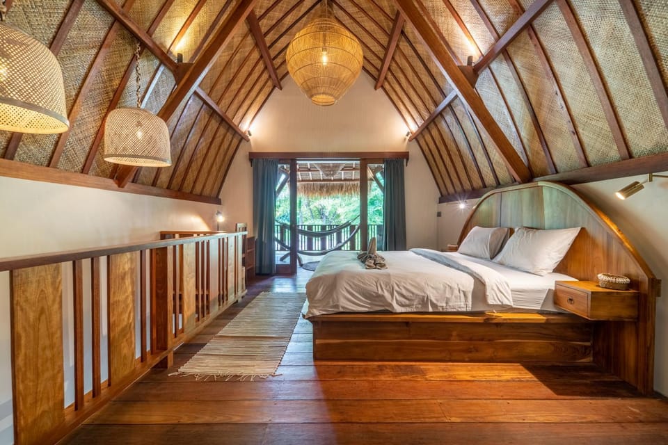 Bed, Balcony/Terrace, Photo of the whole room, Bedroom, Garden view, Pool view, towels, wardrobe, air conditioner
