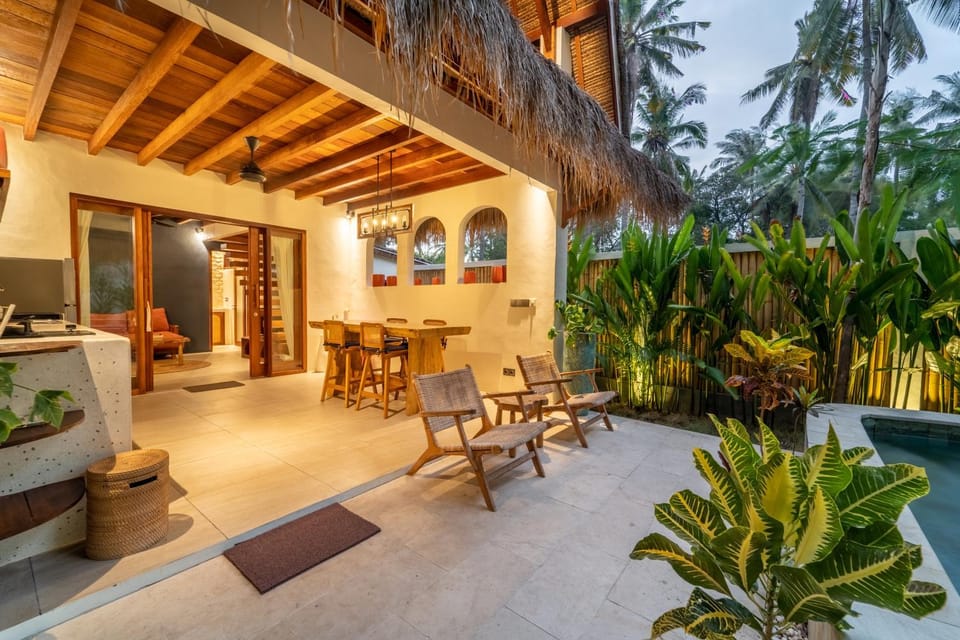 Patio, Garden, View (from property/room), Balcony/Terrace, Living room, Seating area, Dining area, Garden view, Pool view, Swimming pool, kitchen