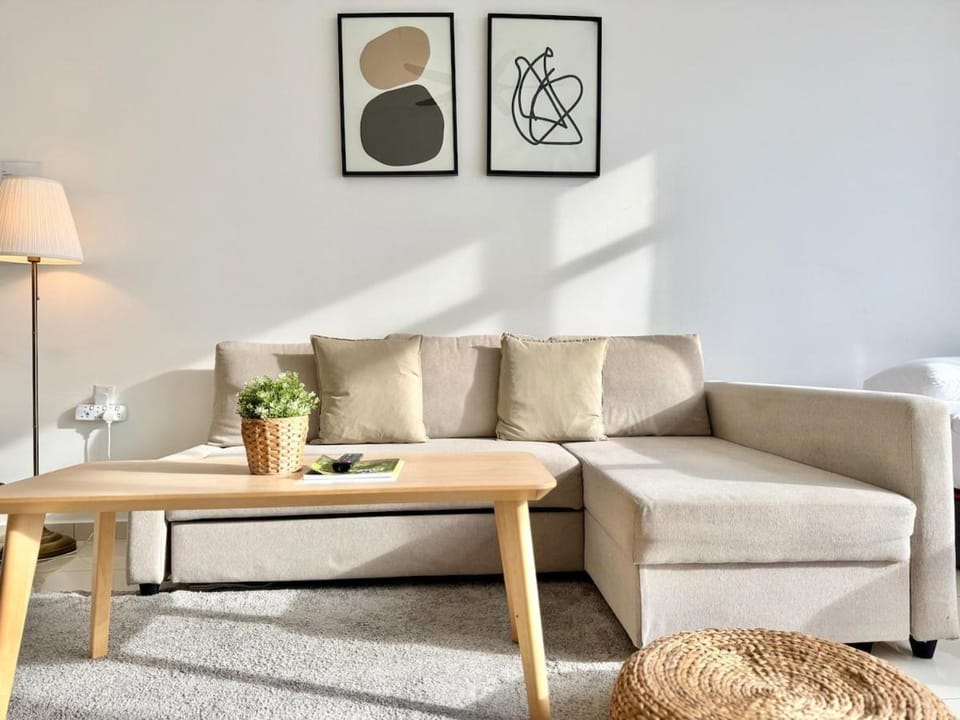 Beacon Executive Suites #Warmth #SkyPool #Georgetown #5pax #2BR 2bath #2Queen 1Single #Quality well maintained #Private host Apartment in George Town