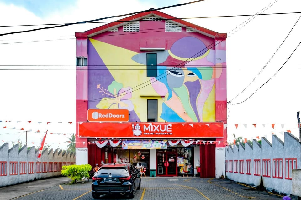 Facade/entrance