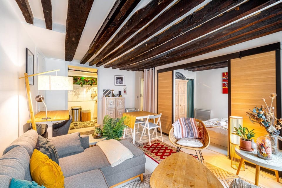 GuestReady - Exposed beams flat near Le Marais Apartment in Paris