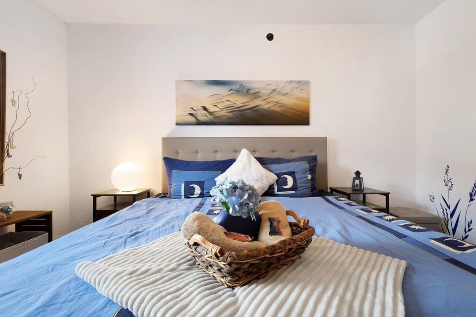 Living room, Bedroom