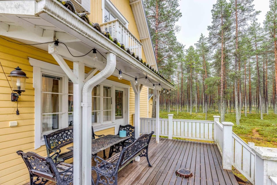 Property building, Day, Natural landscape, Balcony/Terrace
