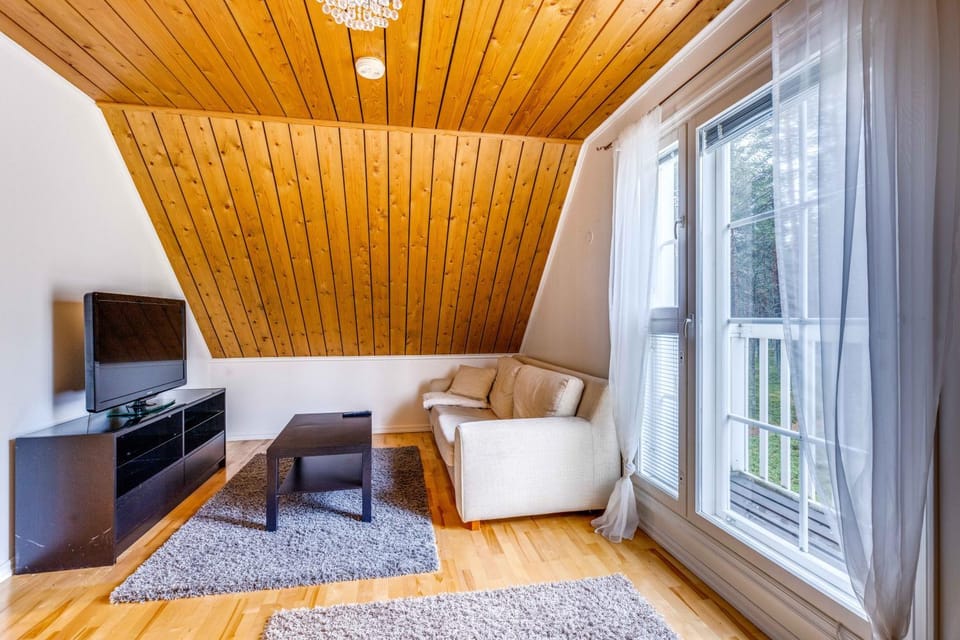Communal lounge/ TV room, TV and multimedia, Living room, Seating area