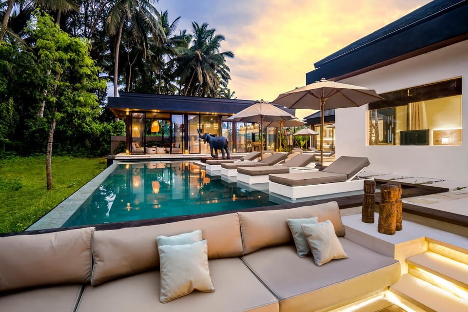 Property building, Pool view, Swimming pool, sunbed
