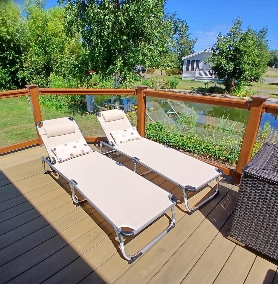 Balcony/Terrace, sunbed