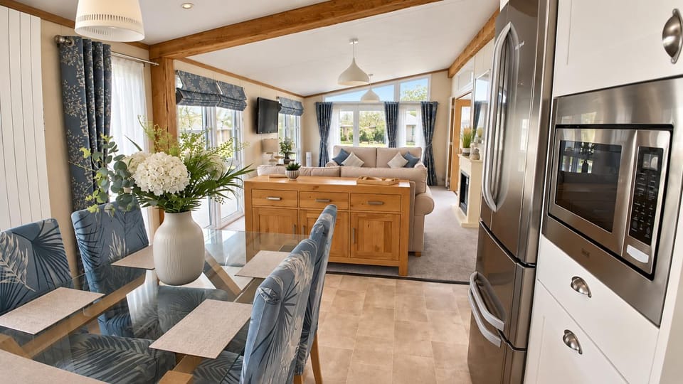 Kitchen or kitchenette, Living room, Seating area