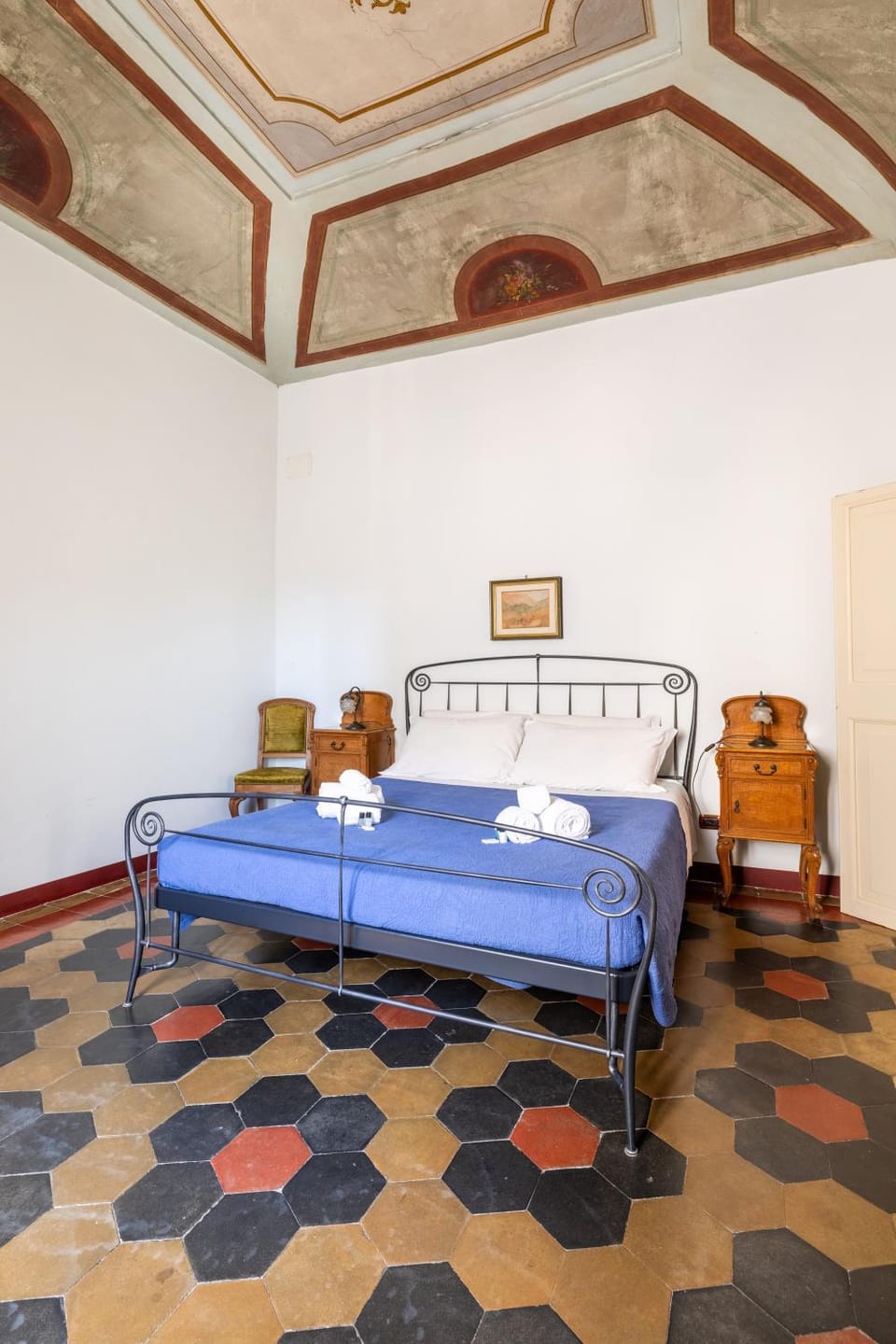 Bed, Living room, Bedroom