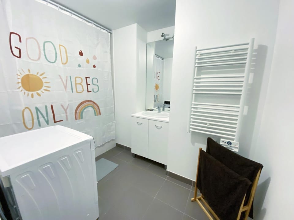 Bathroom, Bath, dryer