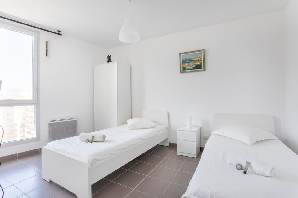 Bed, Photo of the whole room, Bedroom, internet