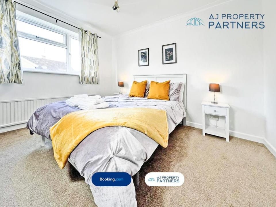 Premium Deal l Hill View Home l Last-Minute Offer l Cheltenham l AJ Properties l Perfect for Short or Long Stays l 4Beds 4Bedrooms House in Cheltenham