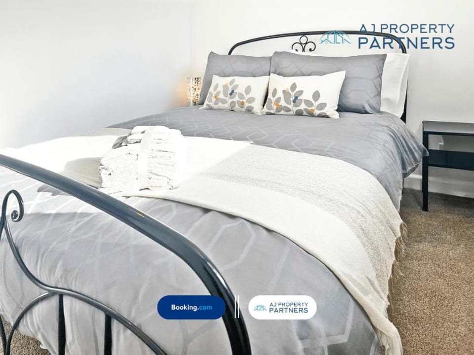 Premium Deal l Hill View Home l Last-Minute Offer l Cheltenham l AJ Properties l Perfect for Short or Long Stays l 4Beds 4Bedrooms House in Cheltenham