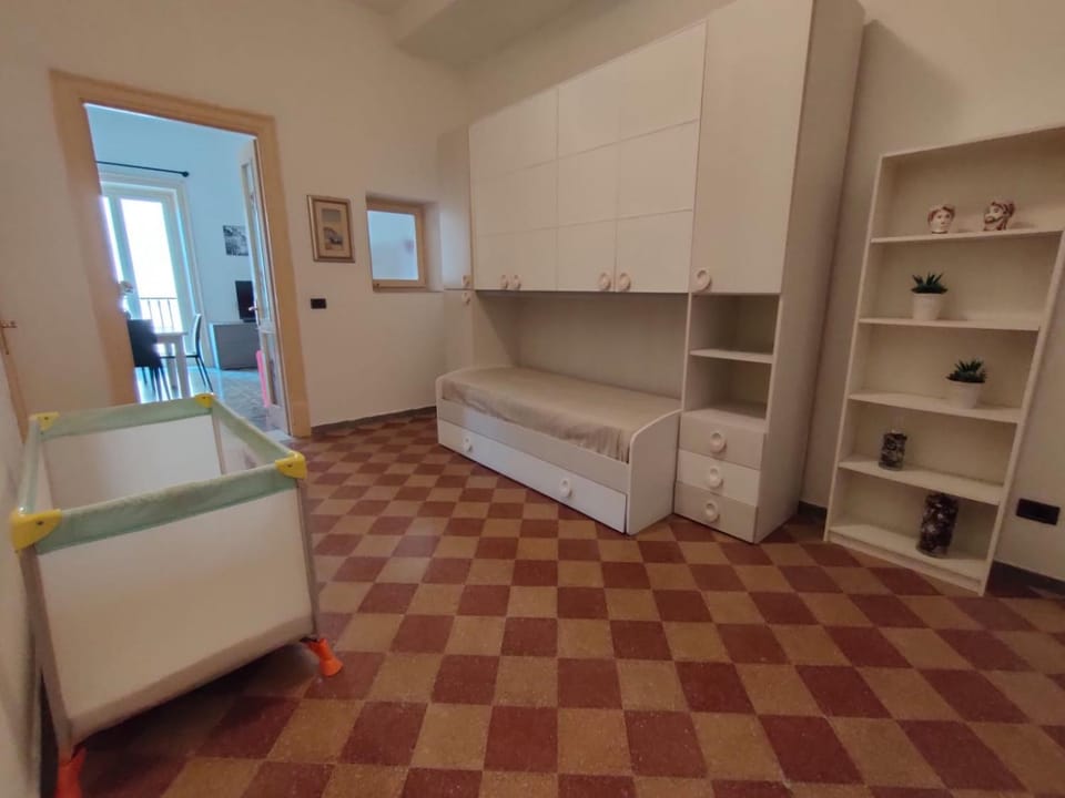Bedroom, cot