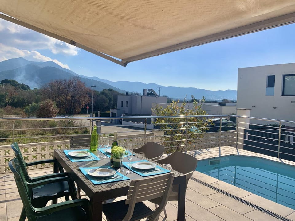 Day, View (from property/room), Balcony/Terrace, Pool view, Swimming pool