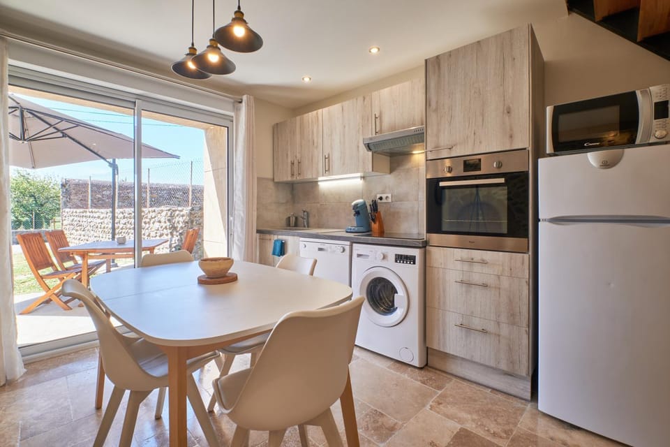 Property building, Kitchen or kitchenette, Living room