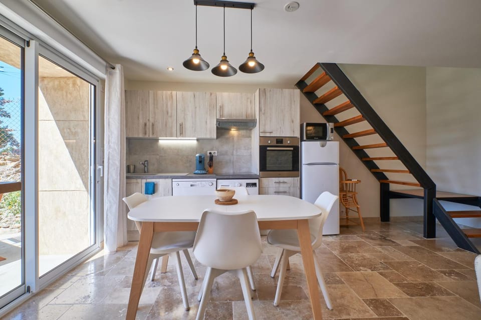 Property building, Kitchen or kitchenette, Living room