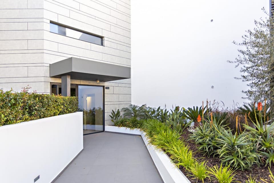 Property building, Facade/entrance, Off site