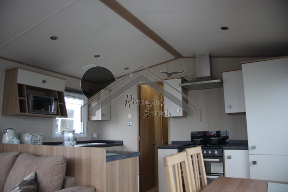 Dining area, kitchen