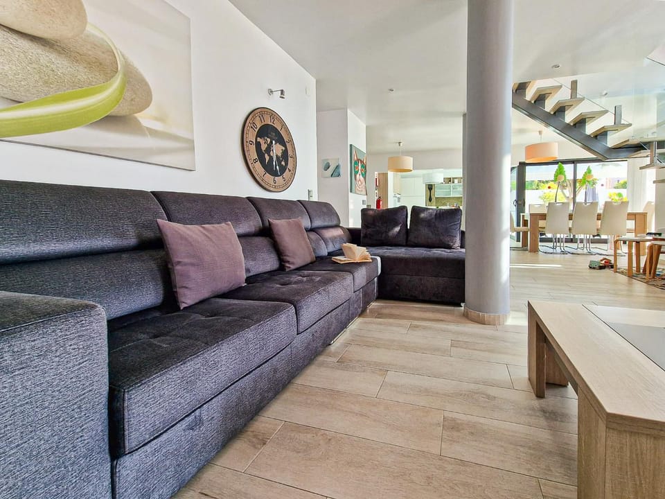 Living room, Seating area, air conditioner