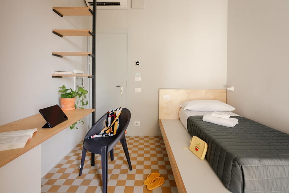 Bed, Floor plan, Bedroom