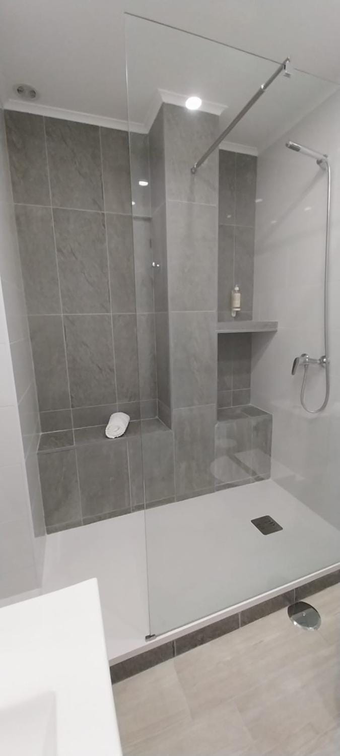 Shower, towels