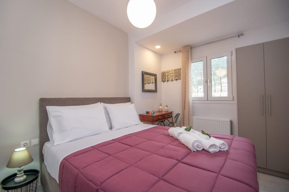 Bed, Photo of the whole room, Bedroom, towels, wardrobe