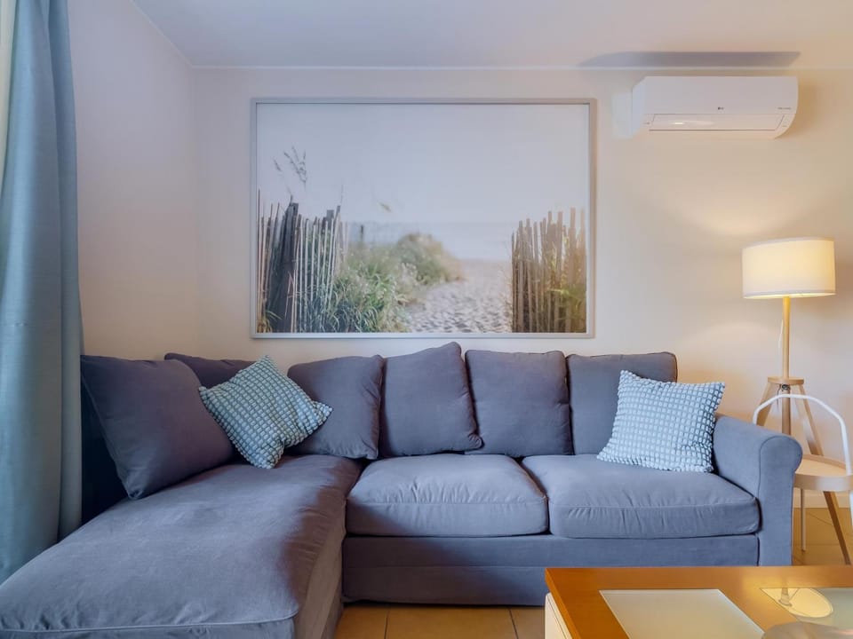 Living room, air conditioner