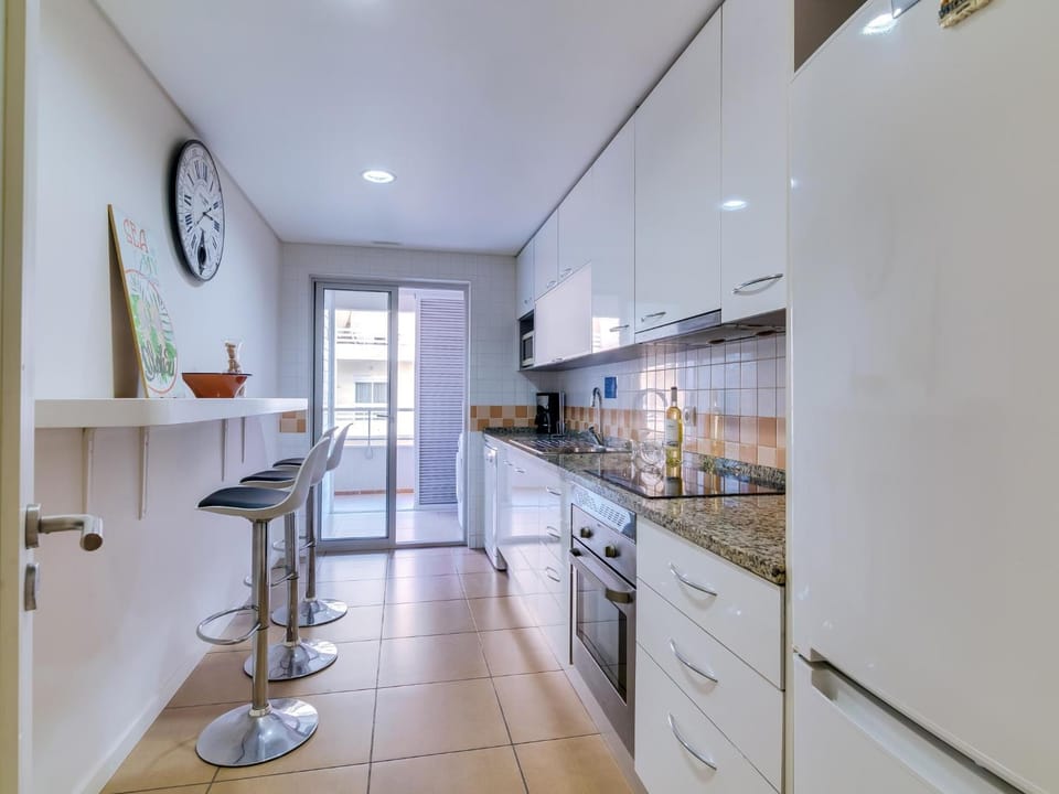 Kitchen or kitchenette, Dining area, dishwasher, minibar, pet friendly, stove