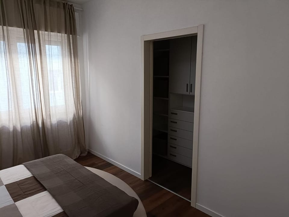 Bed, Photo of the whole room, Bedroom, wardrobe
