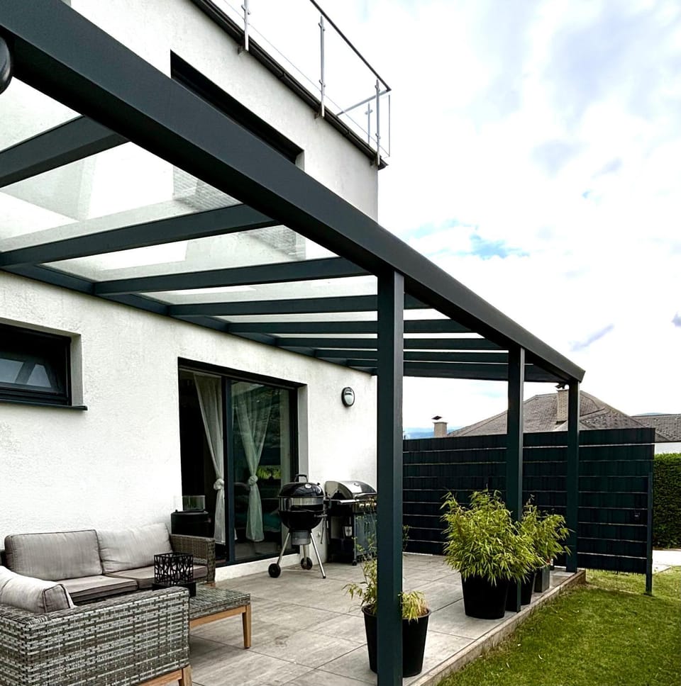 Property building, Day, Garden, Balcony/Terrace, Balcony/Terrace, Seating area, Garden view
