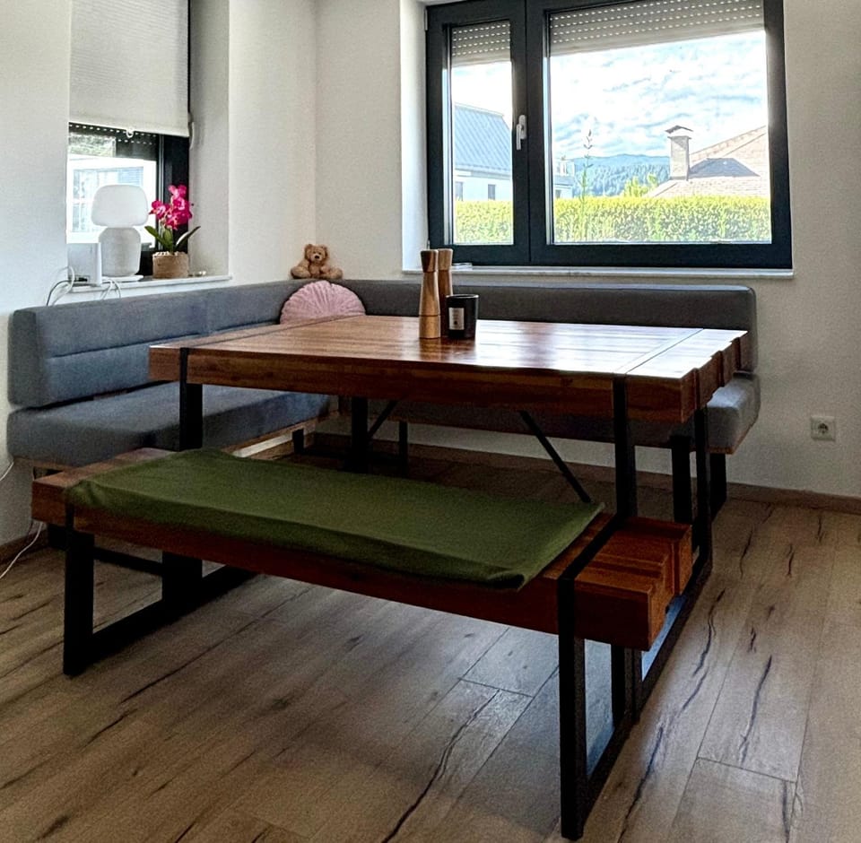 Seating area, Dining area