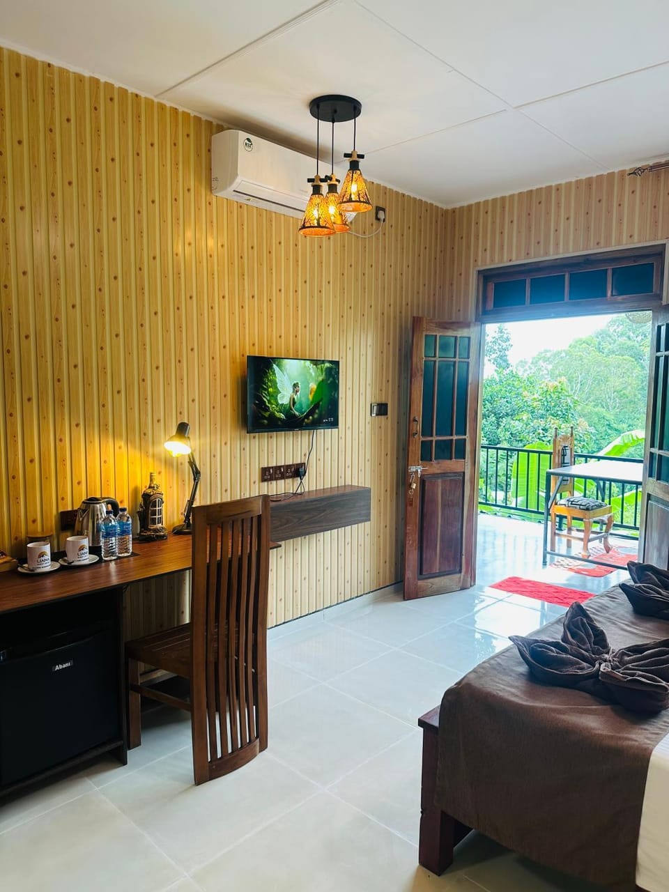 TV and multimedia, Seating area, air conditioner