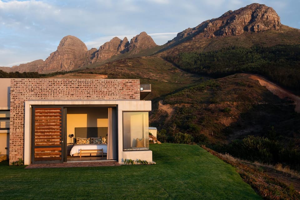 Property building, Nearby landmark, Day, Natural landscape, Winter, Autumn, Mountain view, Sunrise, Sunset