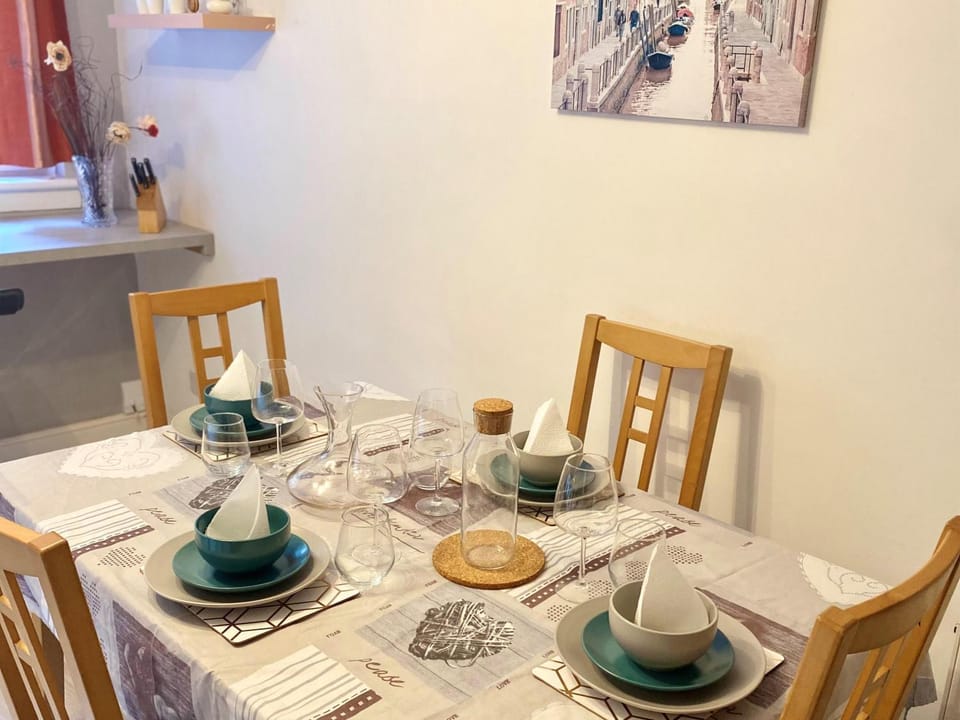 Apartment Sleeps 5 with Free Parking Apartment in Edinburgh
