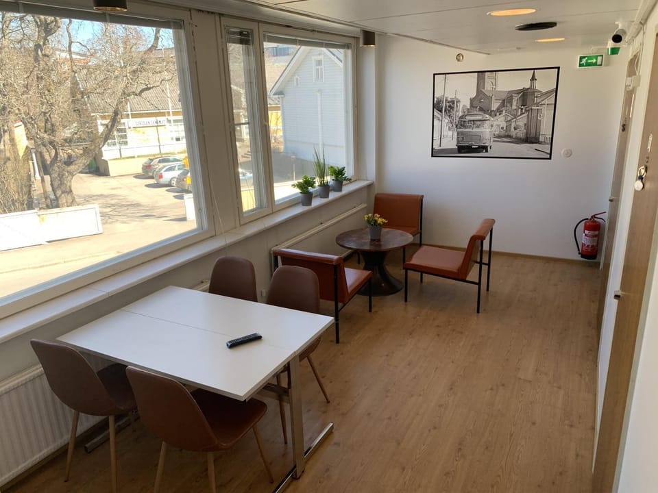 Communal lounge/ TV room