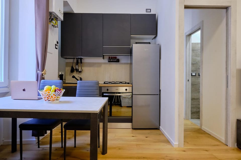 Kitchen or kitchenette, Seating area, Dining area, oven, stove