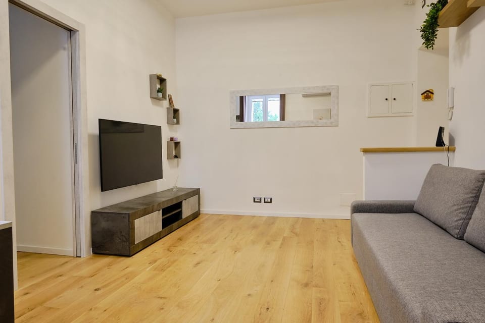 TV and multimedia, Living room, Seating area, Evening entertainment