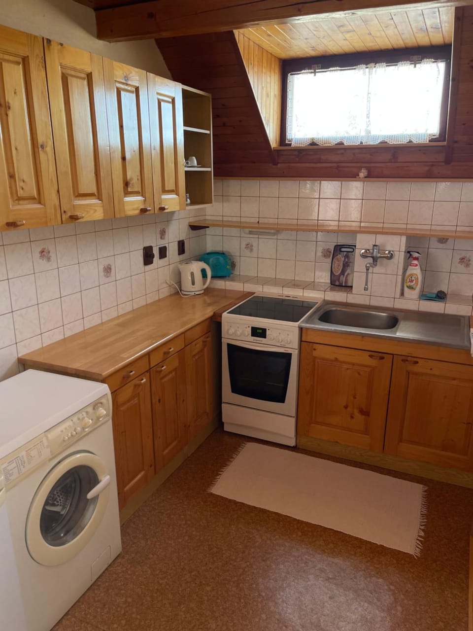 Kitchen or kitchenette, dishwasher, minibar, stove, washing machine