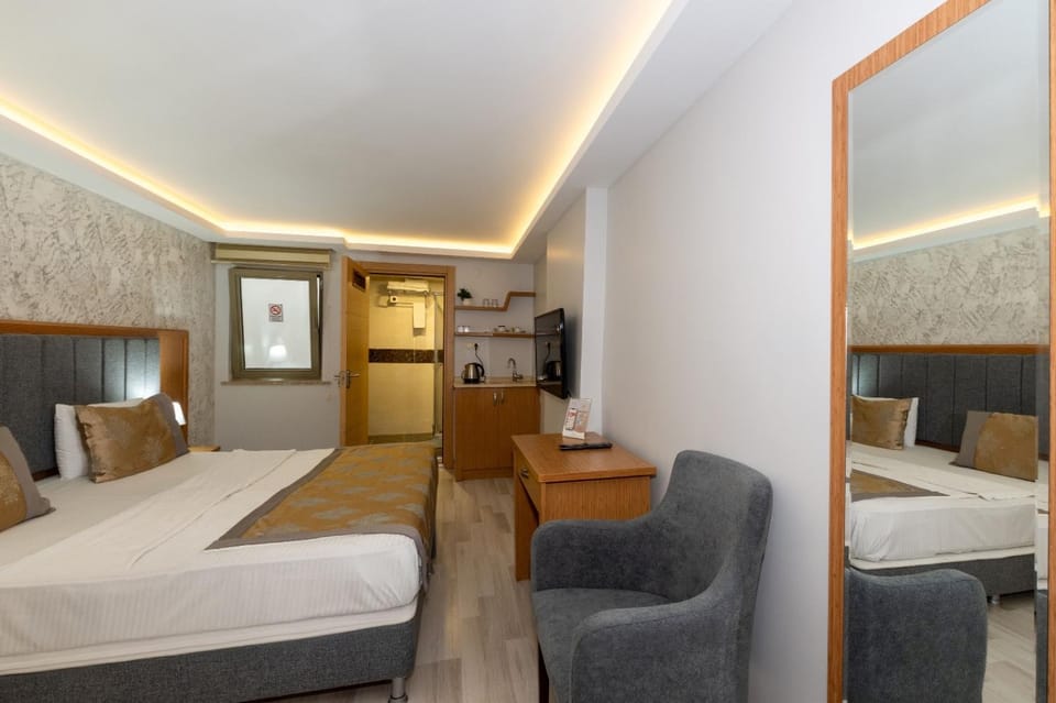 Bed, Living room, Photo of the whole room, Bedroom