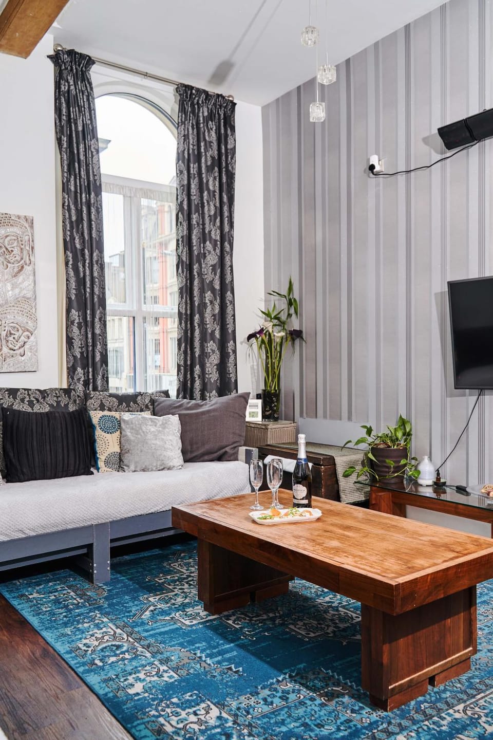 Communal lounge/ TV room, TV and multimedia, Living room, Seating area, Evening entertainment