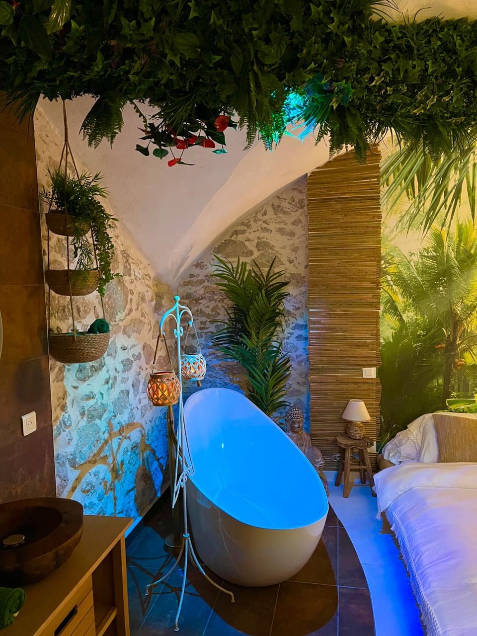 Bed, Bedroom, Bath