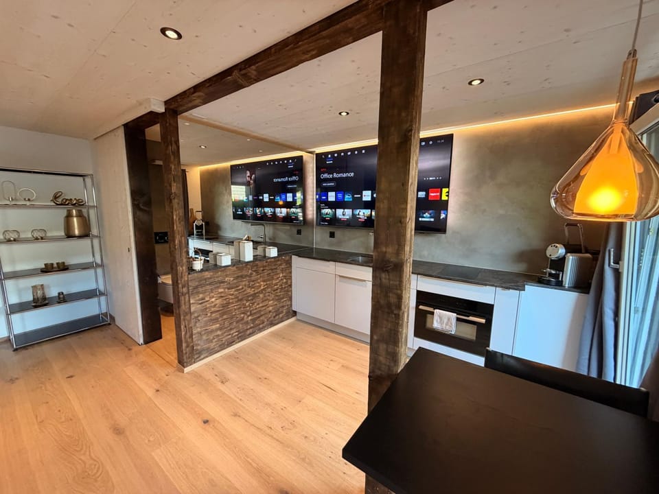 Kitchen or kitchenette, Living room