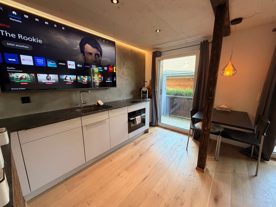 TV and multimedia, Kitchen or kitchenette, oven